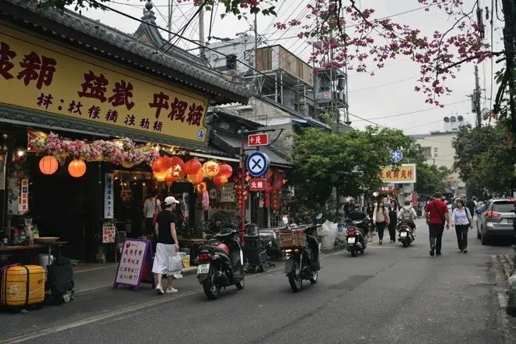 每日黑料大赛 - 某男团成员被曝私下恋爱，粉丝后援会连夜辟谣反被打脸